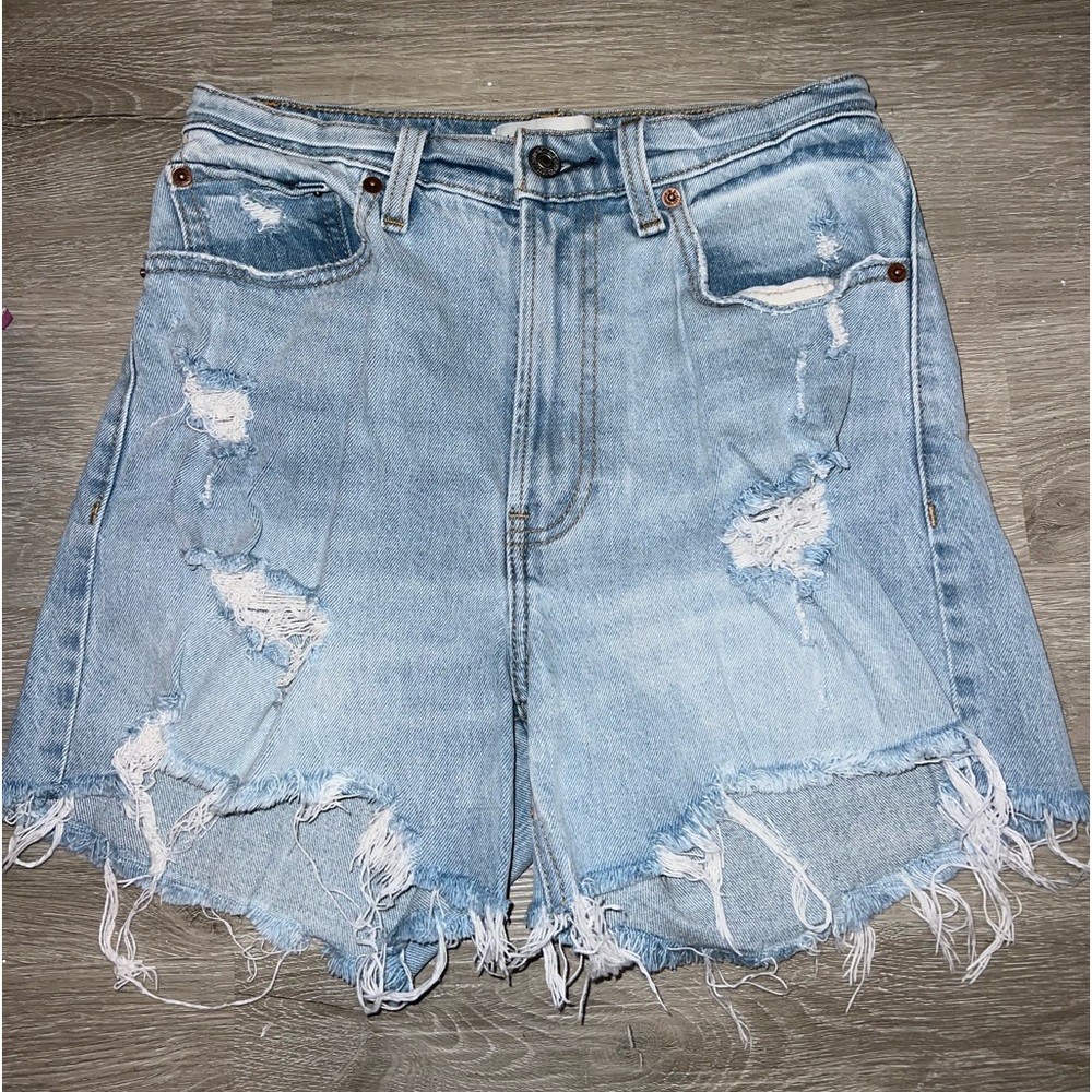 Abercrombie 4” High Rise Short Light Wash Distressed